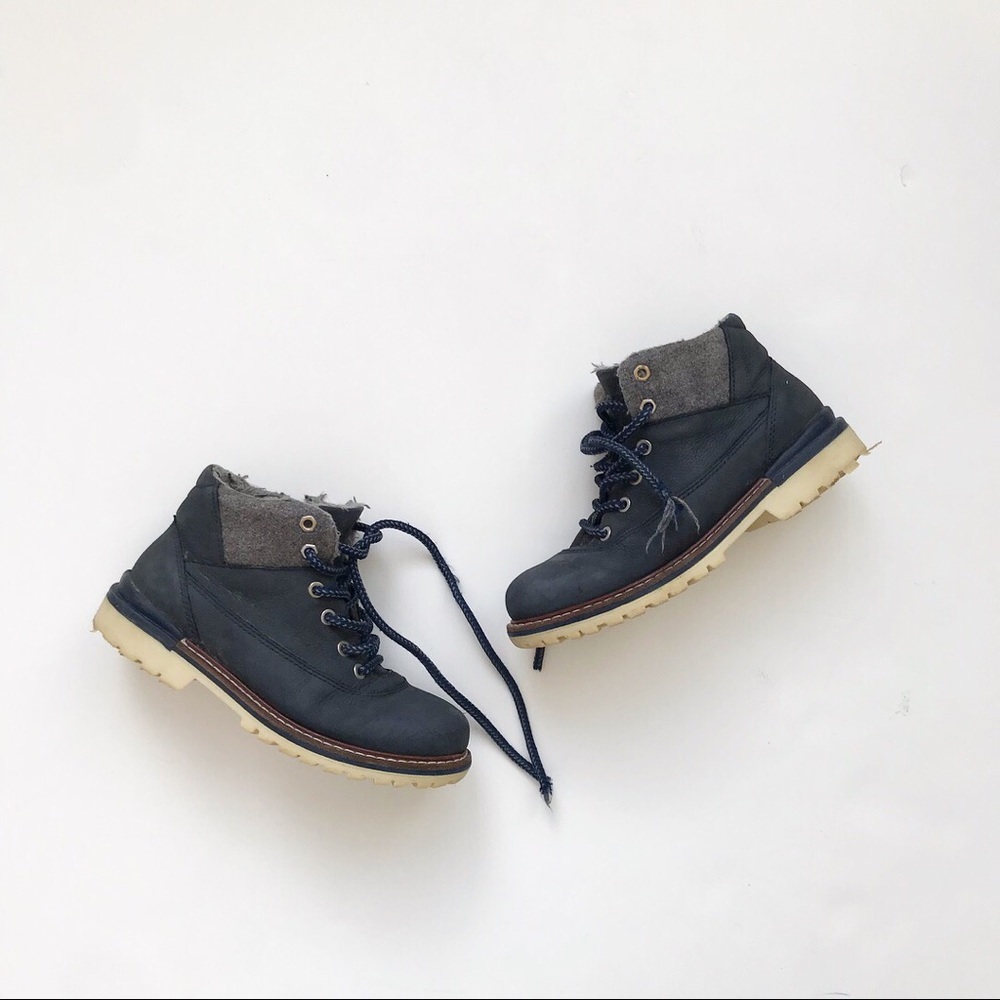 ZARA navy  boots  GUC size 32